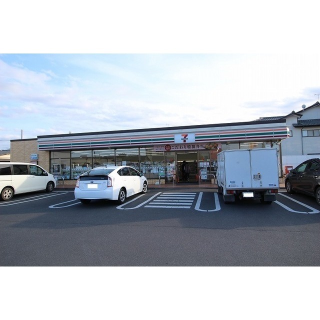 コンビニ　セブンイレブン（コンビニ）まで900m