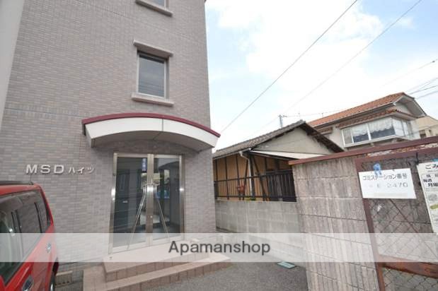 エントランス　駐車場