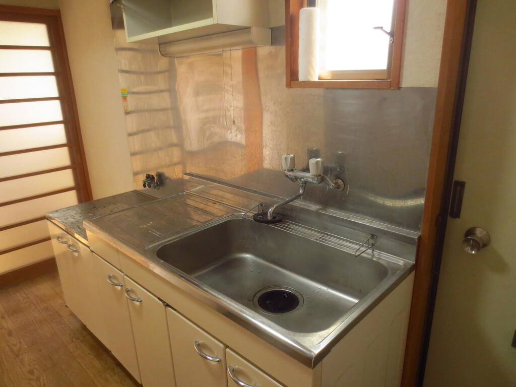 キッチン　鳥大生におすすめ！セパレート！窓が多く、換気や採光しやすい！