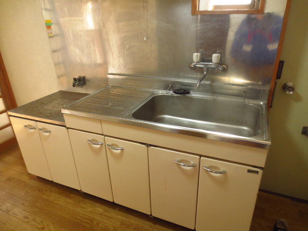 キッチン　鳥大生におすすめ！セパレート！窓が多く、換気や採光しやすい！