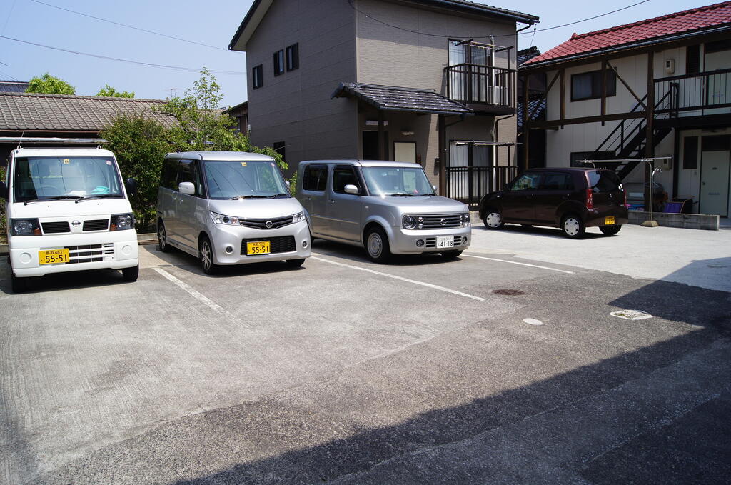 駐車場　鳥大生におすすめ！セパレート！窓が多く、換気や採光しやすい！
