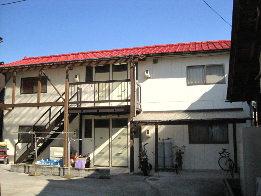 建物外観　鳥大生におすすめ！セパレート！窓が多く、換気や採光しやすい！