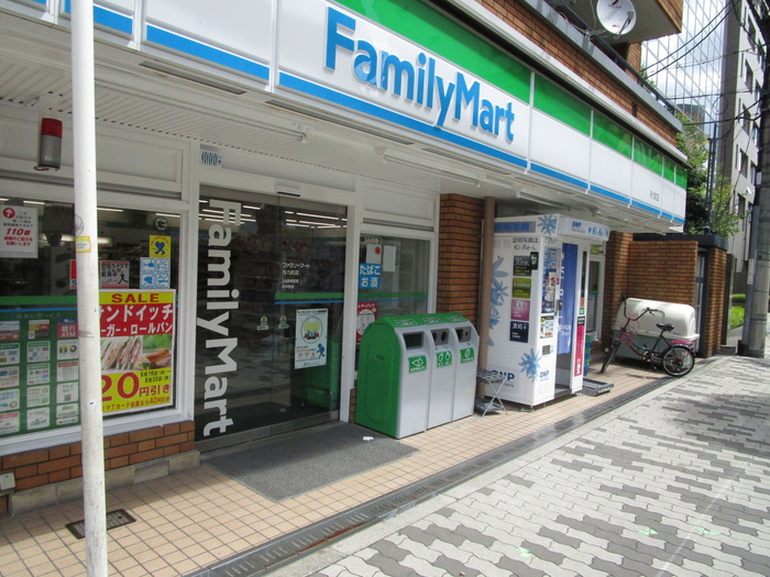 コンビニ　ファミリーマート（コンビニ）まで90m