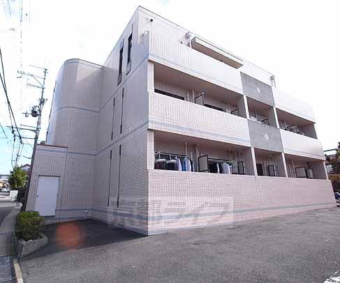 宇治市五ケ庄のマンションの建物外観