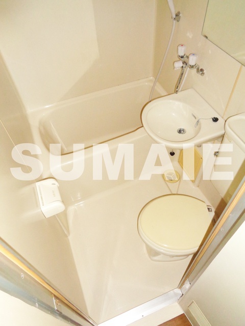 バス・シャワールーム　三点ユニットバスです☆