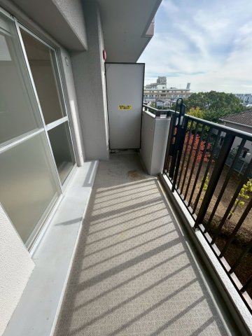 バルコニー　お洗濯にも便利なバルコニー付き