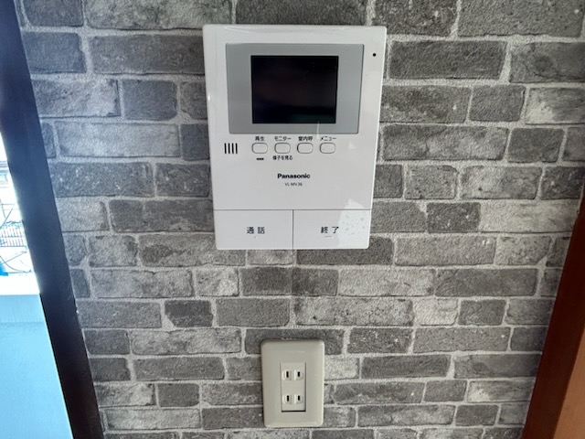 セキュリティ　急な訪問者をモニターで確認出来る　TVドアホン付