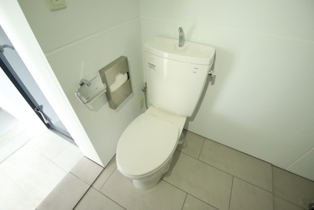 トイレ　※別室の参考写真の為、現況優先です。