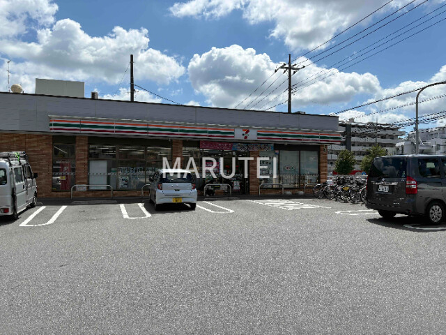 コンビニ　セブンイレブン横浜美しが丘5丁目店（コンビニ）まで243m