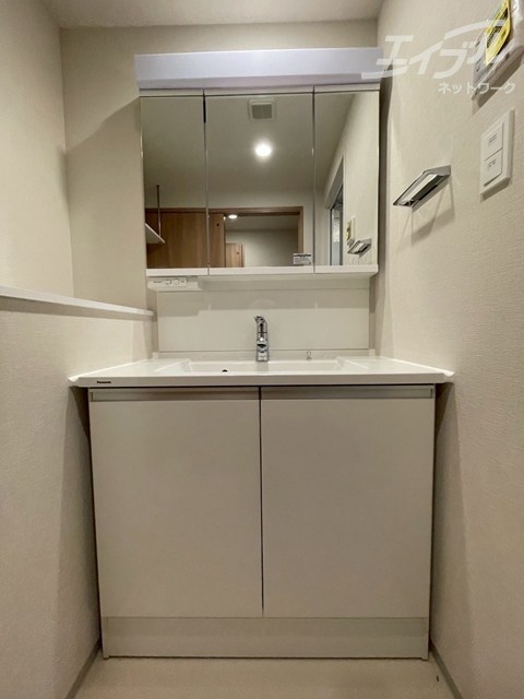 洗面設備　独立洗面台です