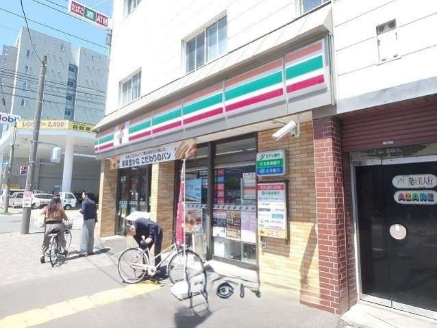 コンビニ　セブンイレブン（コンビニ）まで173m
