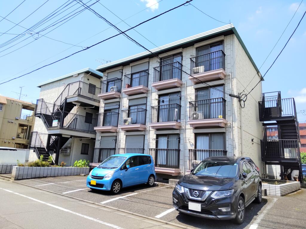 駐車場　空き有り（月額８千円）、バイク・月額４，０００円