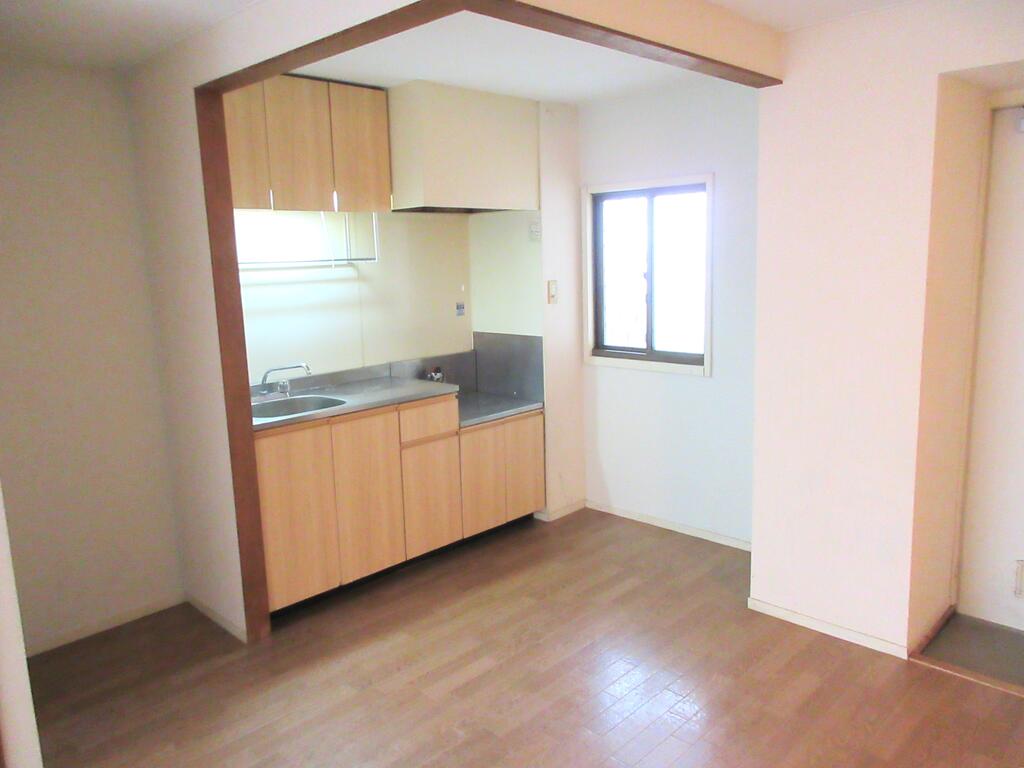 キッチン　窓があって明るいキッチンです