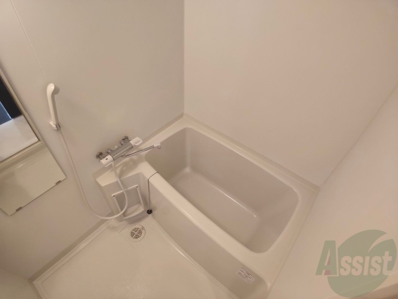 バス・シャワールーム　こちらはお風呂。一日の疲れをここで癒してください。