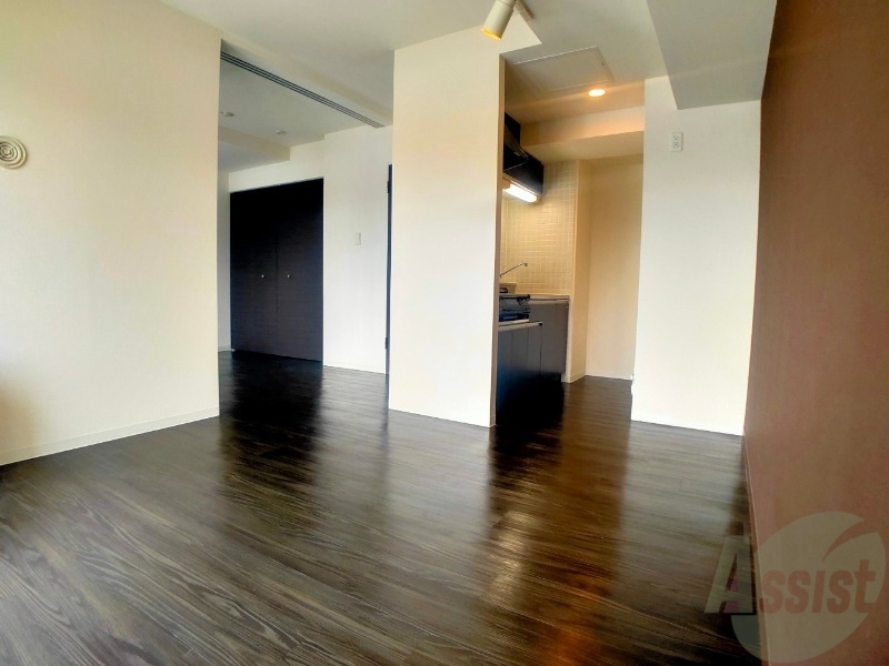 居室・リビング　１０．６帖のＬＤＫが広がっています。落ち着きのあるお部屋です