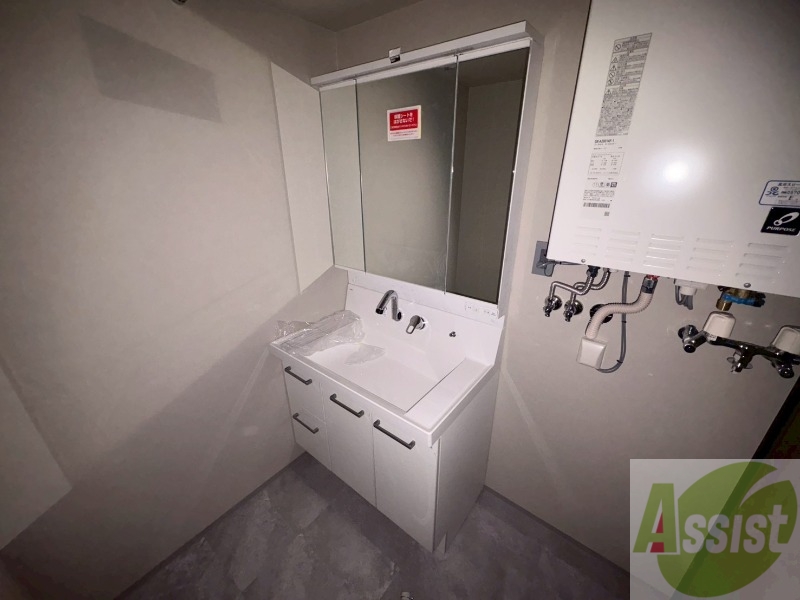 洗面設備　大きくて使いやすそうな独立洗面台になっています。