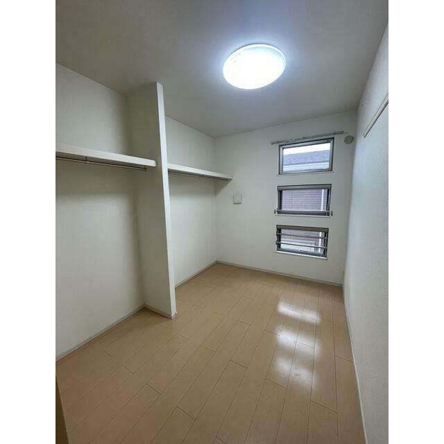 居室・リビング　同タイプの室内写真です。現況を優先させて頂きます。