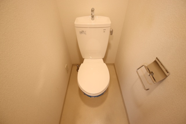 トイレ　※別室の参考写真の為、現況優先です。