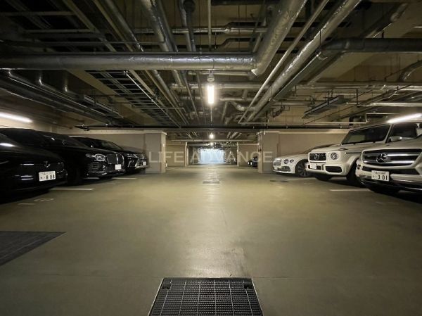 駐車場　駐車場