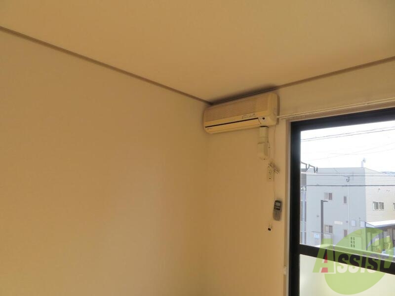 その他設備　エアコンはこちらです。夏や冬も大活躍です。