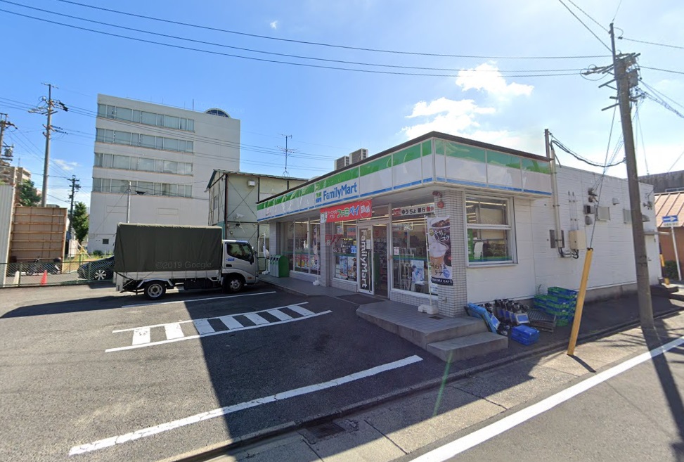 コンビニ　ファミリーマート 黄金通四丁目店（コンビニ）まで110m