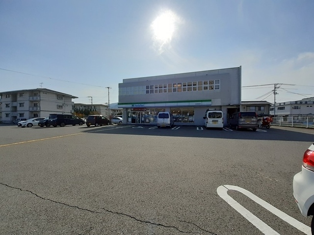 コンビニ　ファミリーマート　高知朝倉横町（コンビニ）まで180m