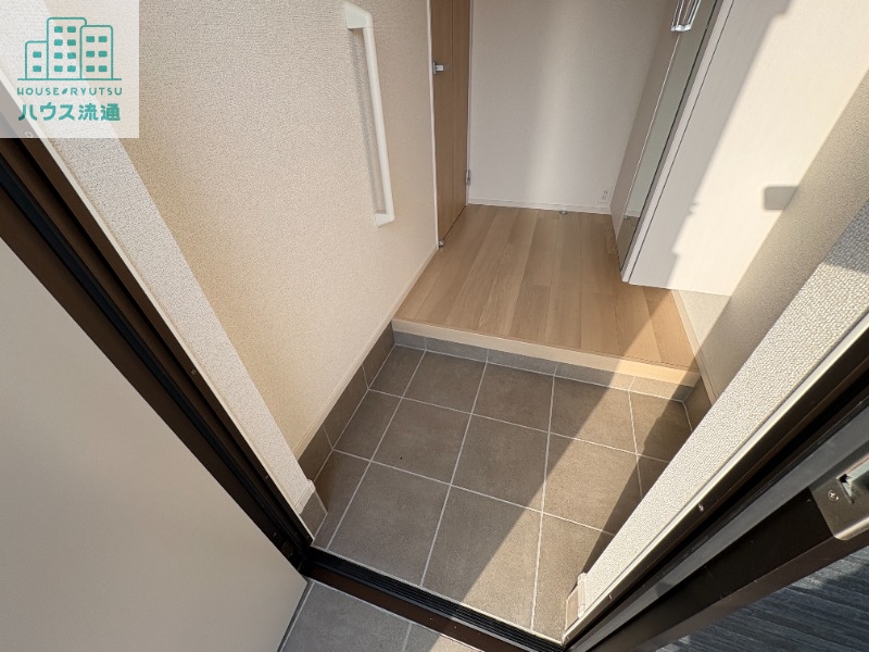 玄関　※同タイプのお部屋の写真