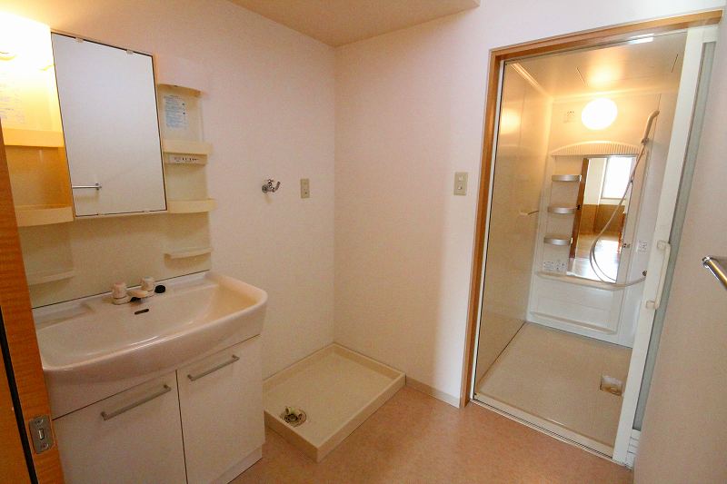 洗面設備　写真は類似です。