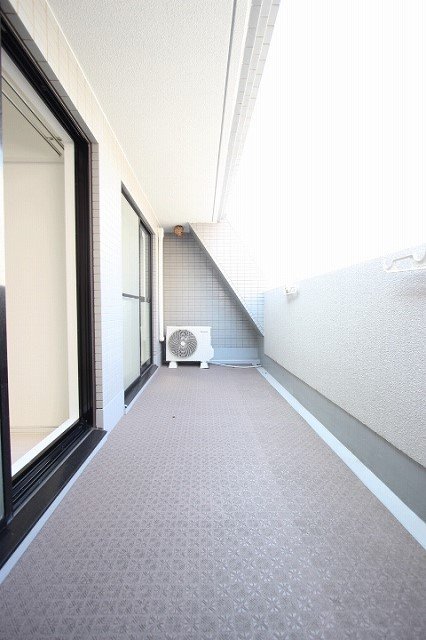 バルコニー　同物件別号室の写真