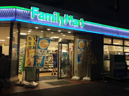 コンビニ　ファミリーマート目黒東山一丁目店（コンビニ）まで281m