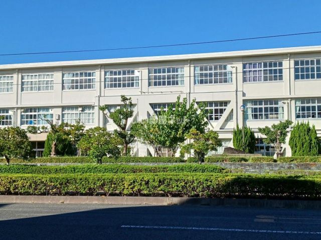 中学校　城東中学校（中学校）まで1402m