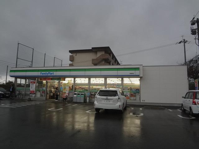 コンビニ　ファミリーマート／茶売町店（コンビニ）まで438m