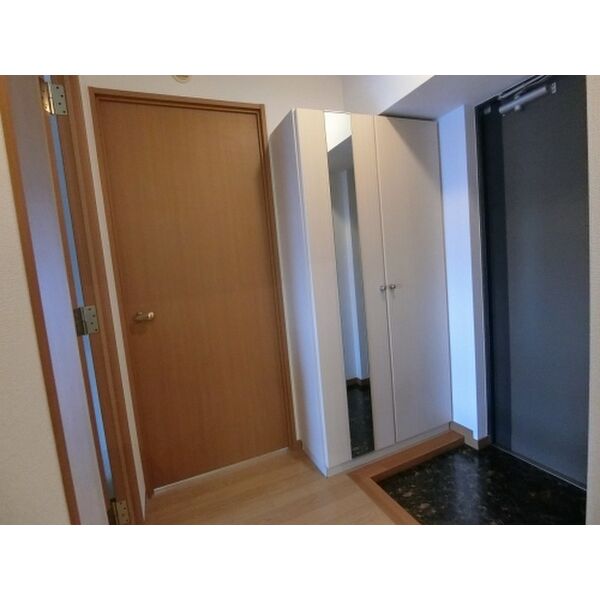 玄関　物件の画像9