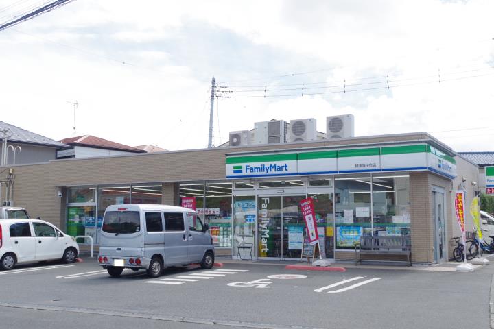 コンビニ　ファミリーマート　横須賀平作店（コンビニ）まで734m