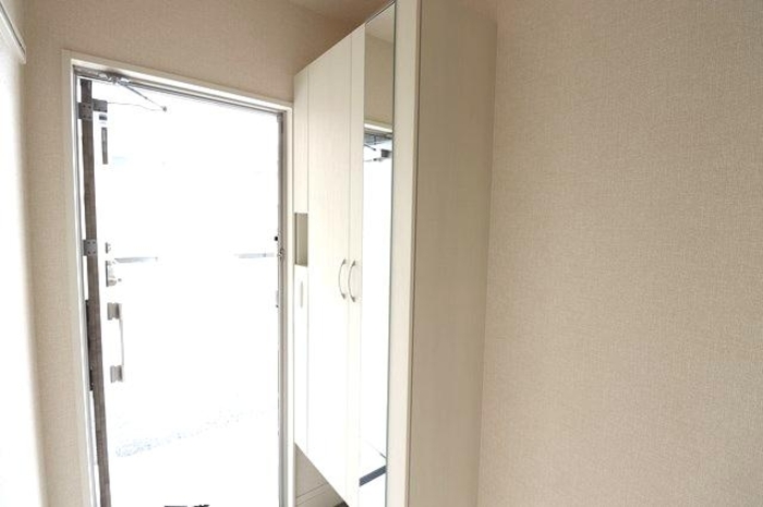 玄関　トールタイプの姿見付シューズボックス