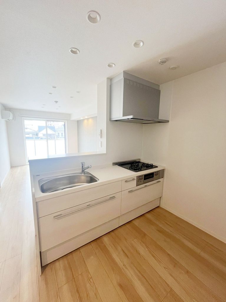 キッチン　3口コンロのシステムキッチンです。