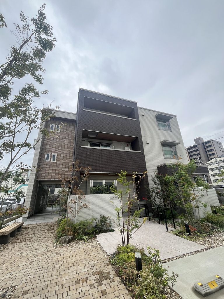 建物外観　3階建ての人気シリーズのマンションタイプです。