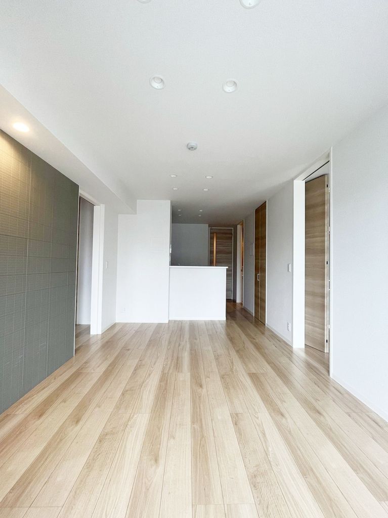 居室・リビング　対面カウンターキッチンのリビング12.6帖です。