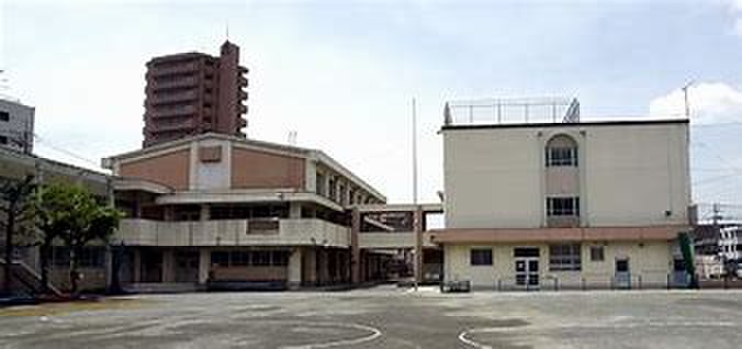 小学校　榎小学校（小学校）まで700m