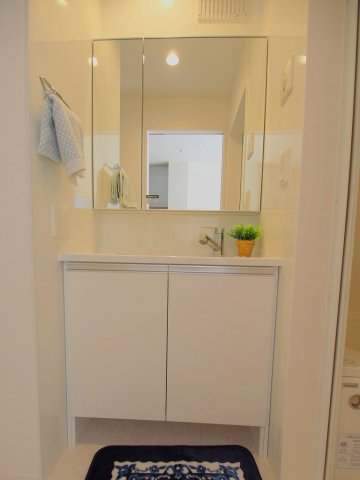 【メゾン・ド・ソレイユの洗面設備】