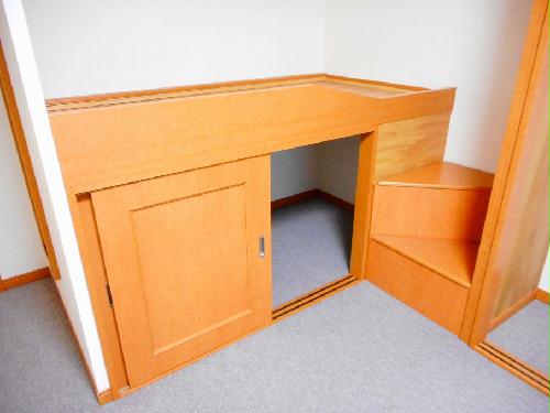 収納　ベッド下、階段下は大容量収納！