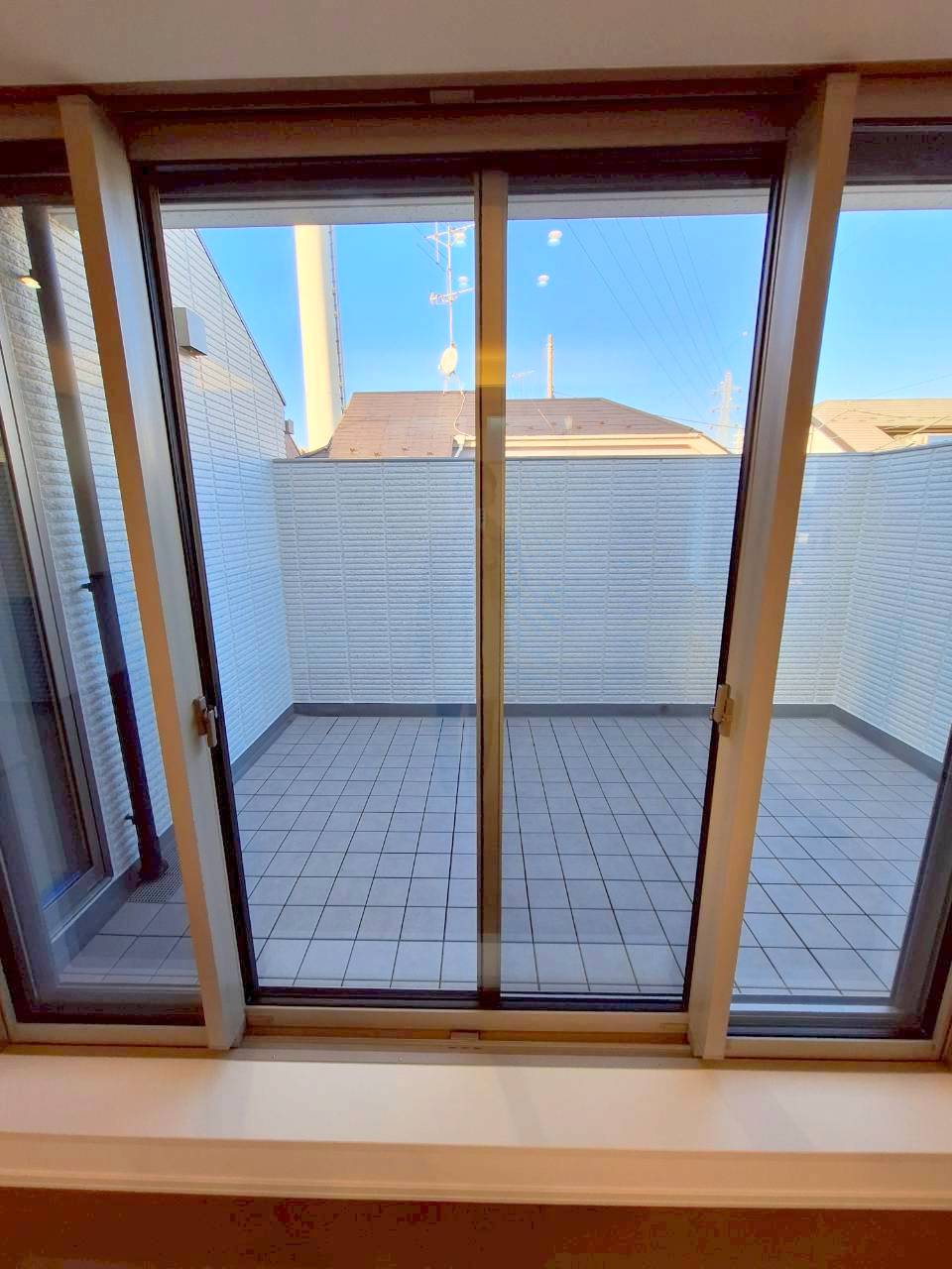 眺望　リビングの大きな窓です