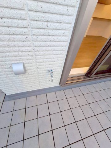その他　バルコニーに水栓があり水やりやお掃除に便利です