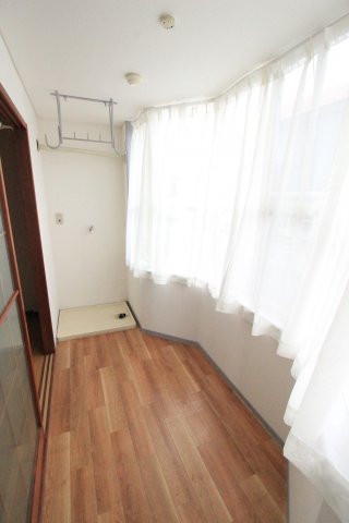 バルコニー　洗濯機置き場