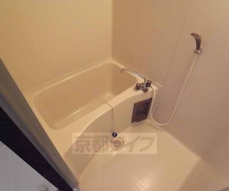 バス・シャワールーム　清潔感あるバスルーム