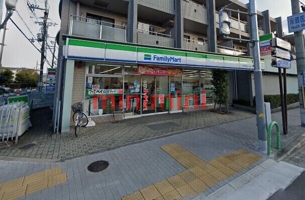 コンビニ　ファミリーマート茨木春日三丁目店（コンビニ）まで55m