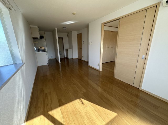 居室・リビング　こちらの居間で趣味の時間をお楽しみください