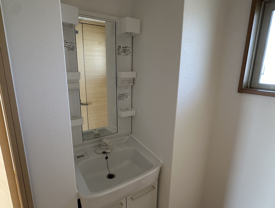 洗面設備　独立洗面化粧台が付いています