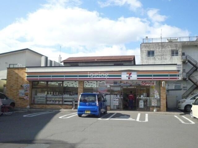 コンビニ　セブンイレブン北見大通東3丁目店（コンビニ）まで428m