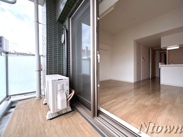 バルコニー　暖かな日差しのふりそそぐバルコニー